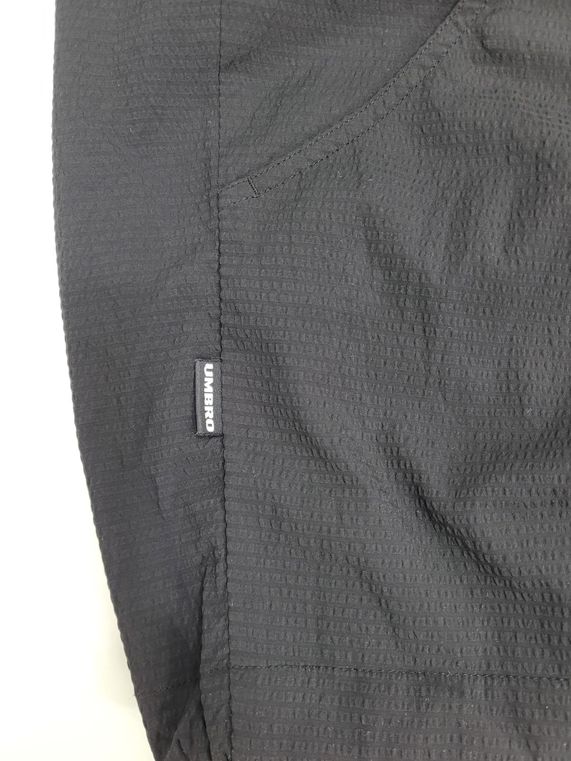 UMBRO 24SS 시어서커 스탠넥 아노락 바람막이 / 남 110 블랙
 상품이미지5