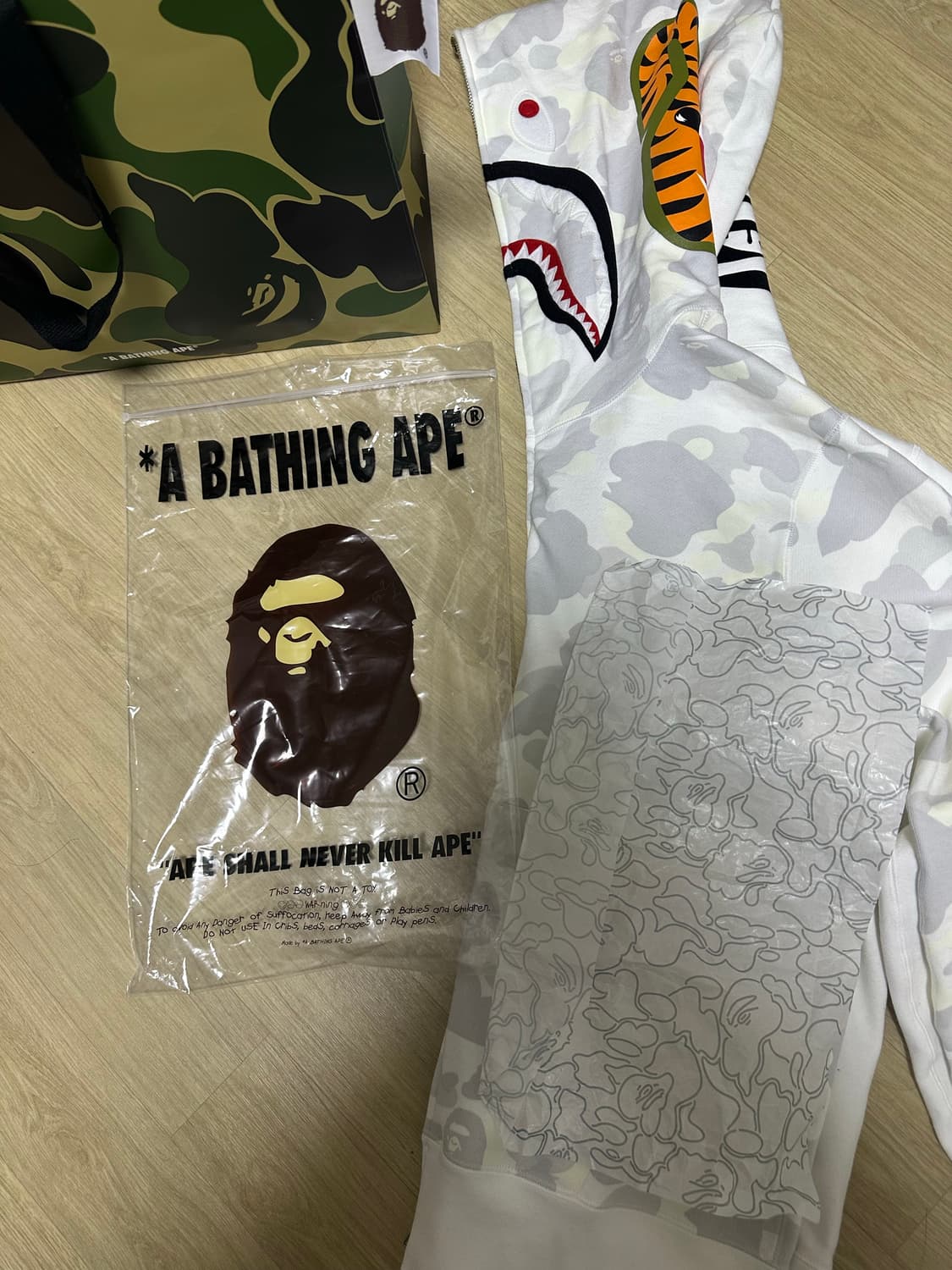 베이프 시티카모 타이거 샤크 풀 집 후디 상품이미지1