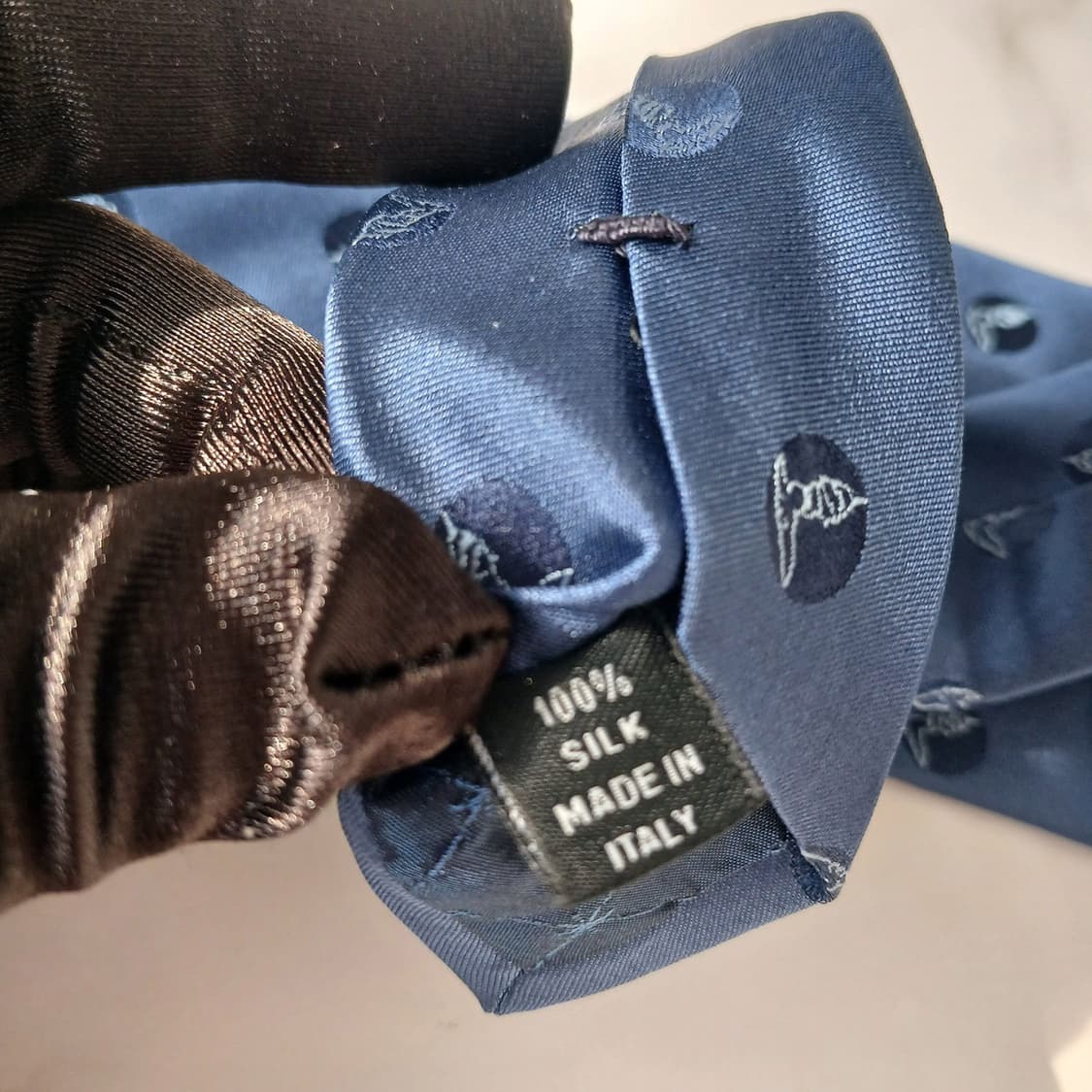 트루사르디 실크 블루 로고 패턴 넥타이 9cm A+등급 E818
 상품이미지10