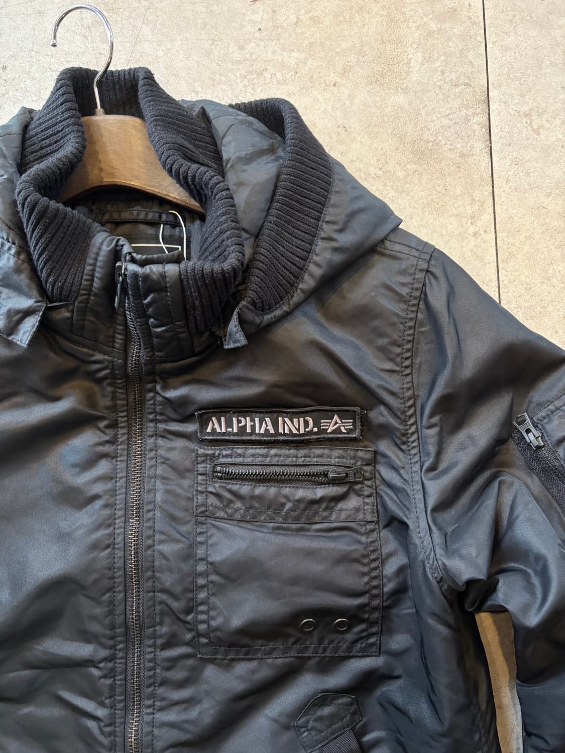 알파 인더스트리 후드 항공점퍼 블랙 상품이미지3