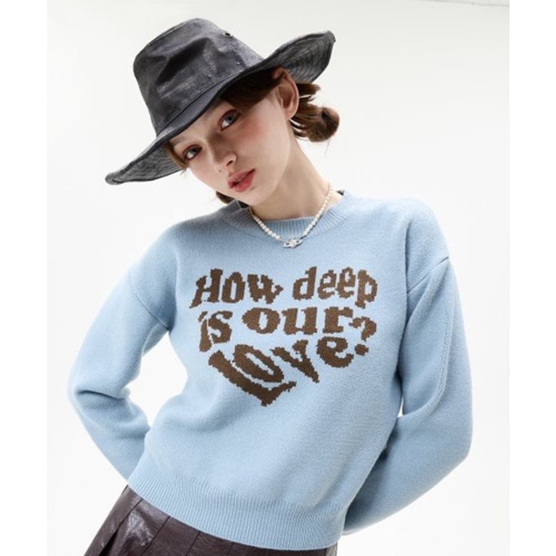 [F] LuvisTrue 러브이즈트루 우먼즈 레터링 라운드 니트 상품이미지4