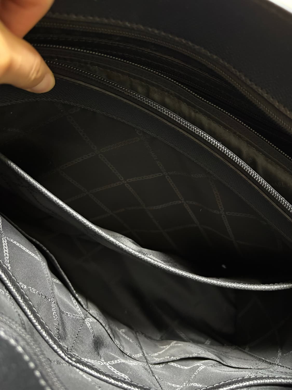 마이클코어스 토트백 블랙 상품이미지2