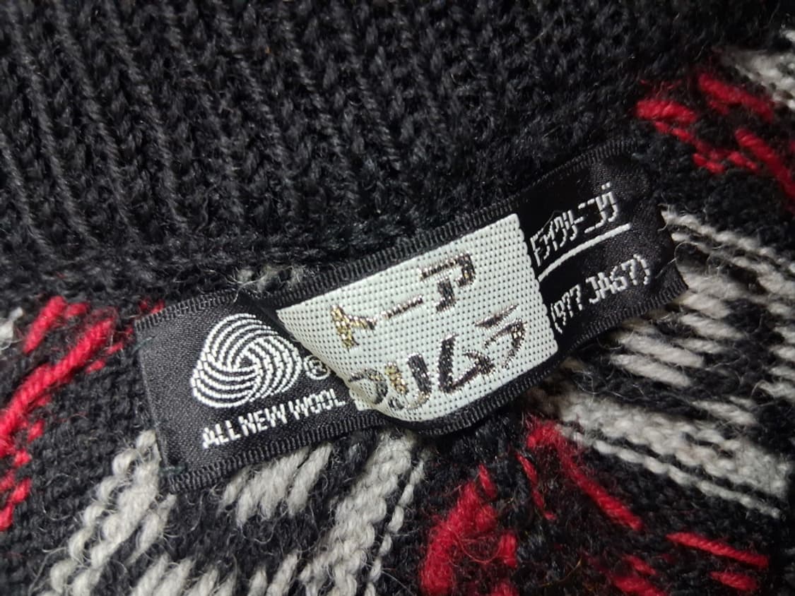 일본빈티지 100%울 페어아일 패턴 울니트케이프 5566
원산지 일본 소 상품이미지9