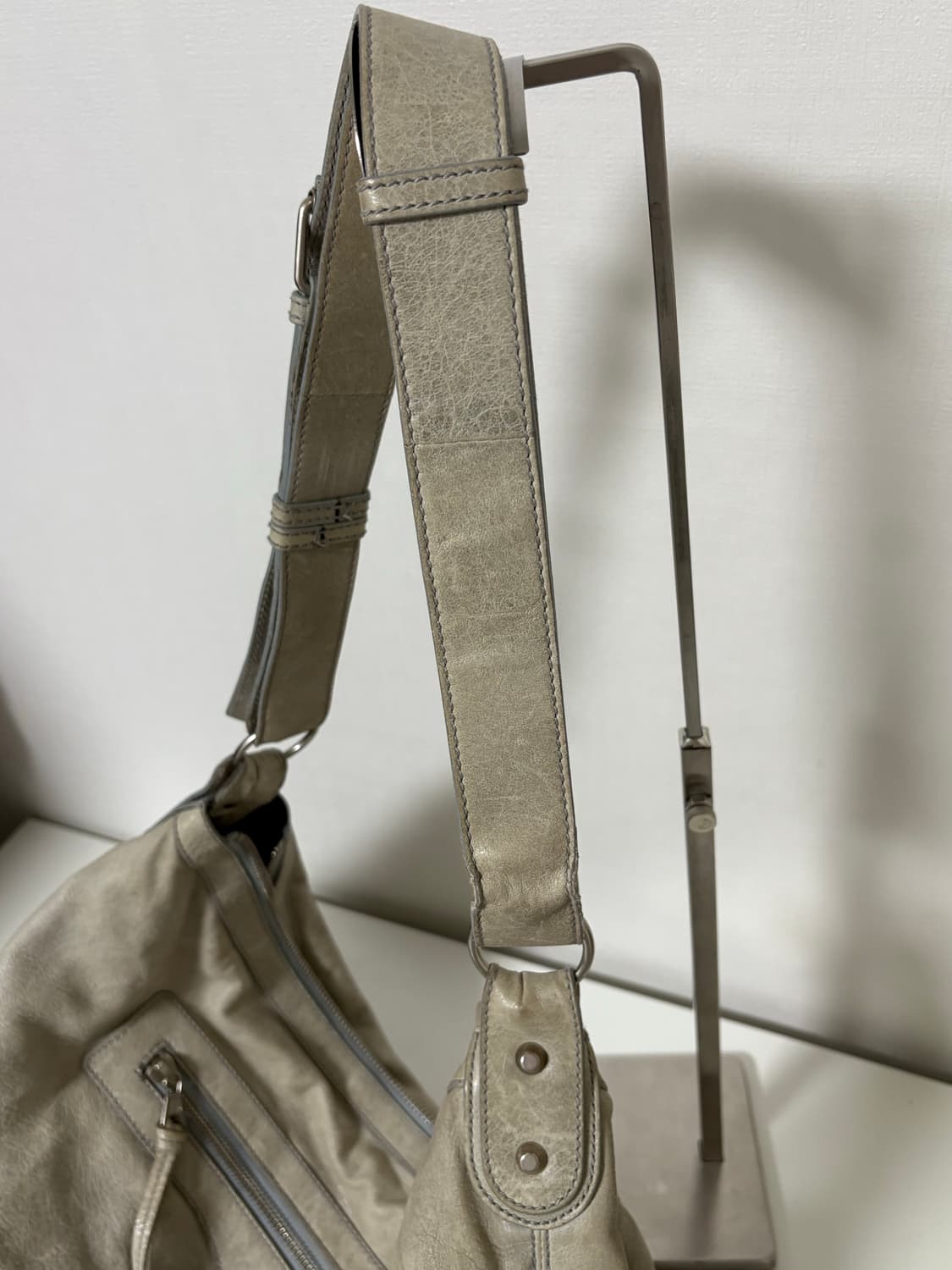 발렌시아가 커리어 모터백 상품이미지10