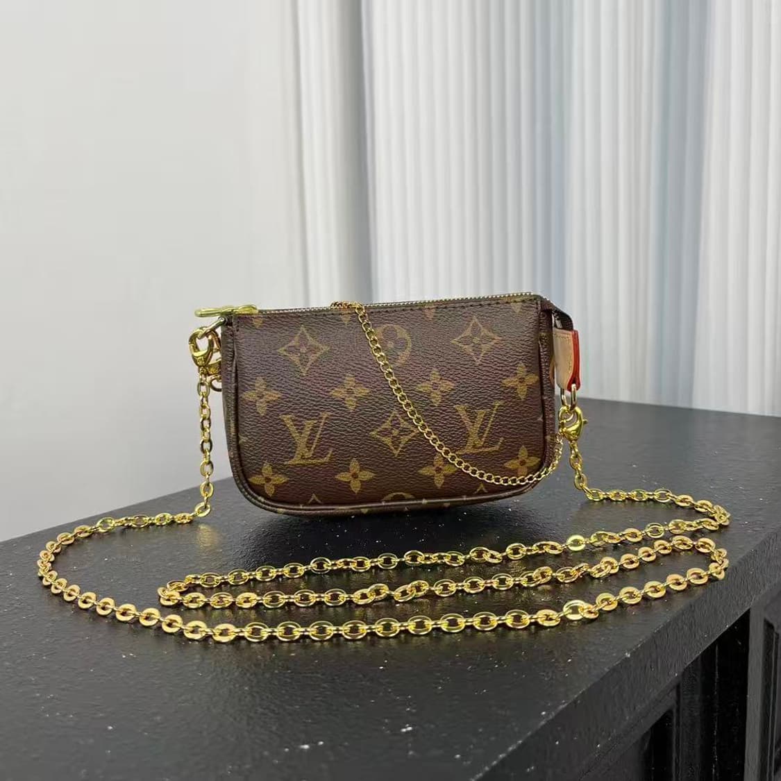 루이비통 미니 포쉐트 악세수아 모노그램 상품이미지1