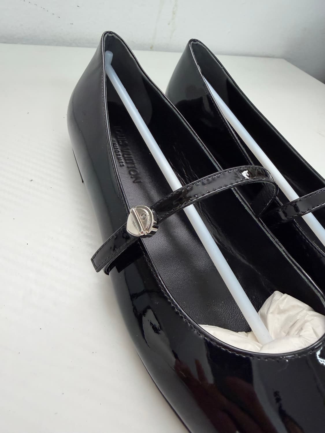 새제품) 루이비통 정품 에나멜 메리제인 플랫 슈즈 37.5 상품이미지4