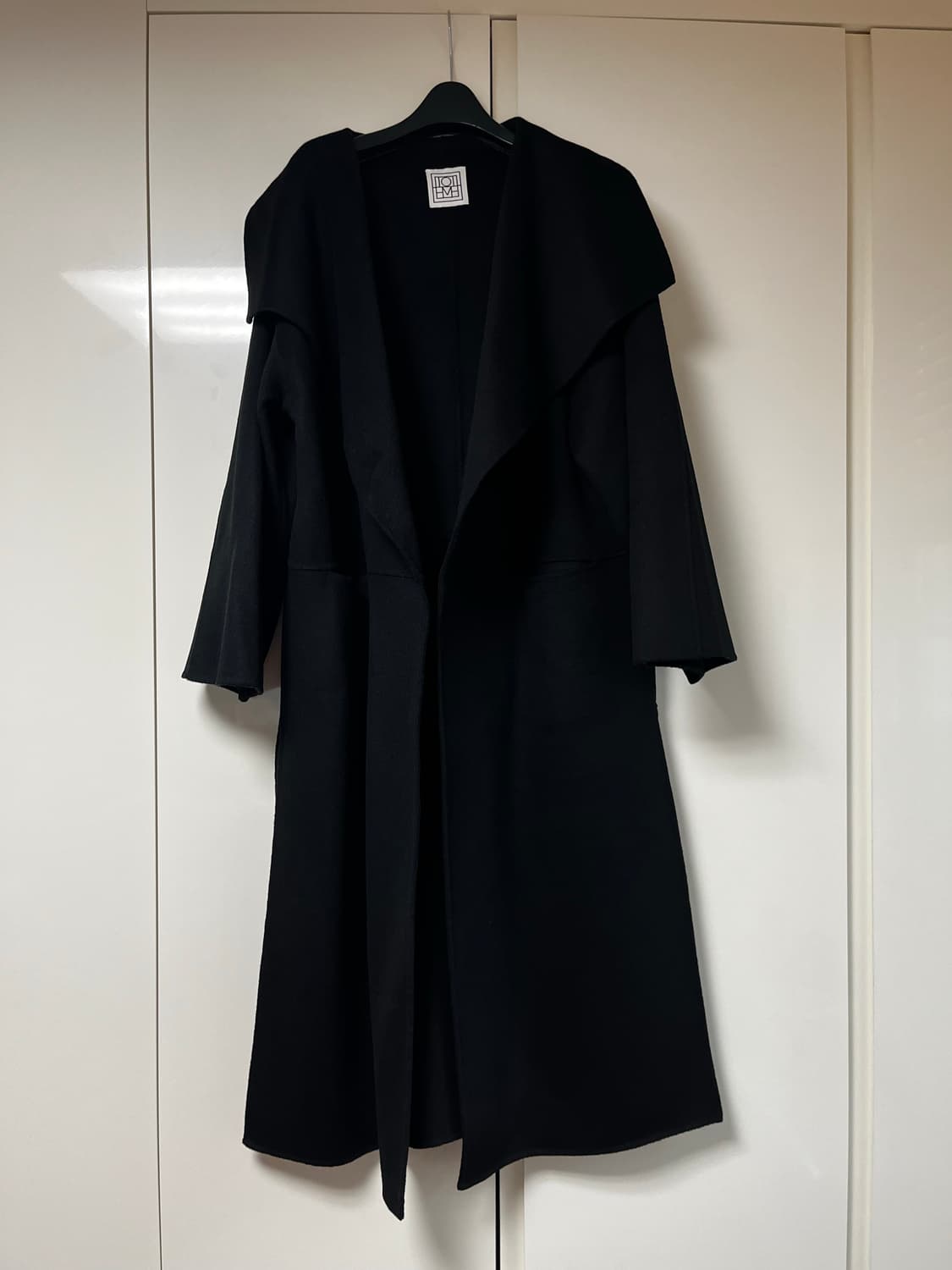 토템 시그니처 블랙코트 상품이미지1