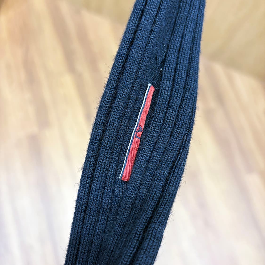 아르마니 진스 라운드넥 긴팔 니트 배색 시보리 마감 디테일 블랙 상품이미지7