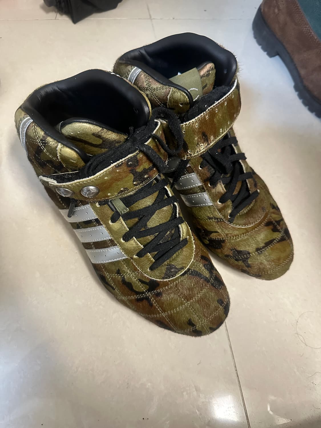 아디다스 떠그클럽 아디레이서 하이 카모 275 판매합니다. 상품이미지5