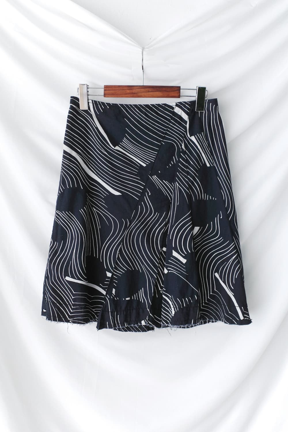 pattern tuck skirt  상품이미지1
