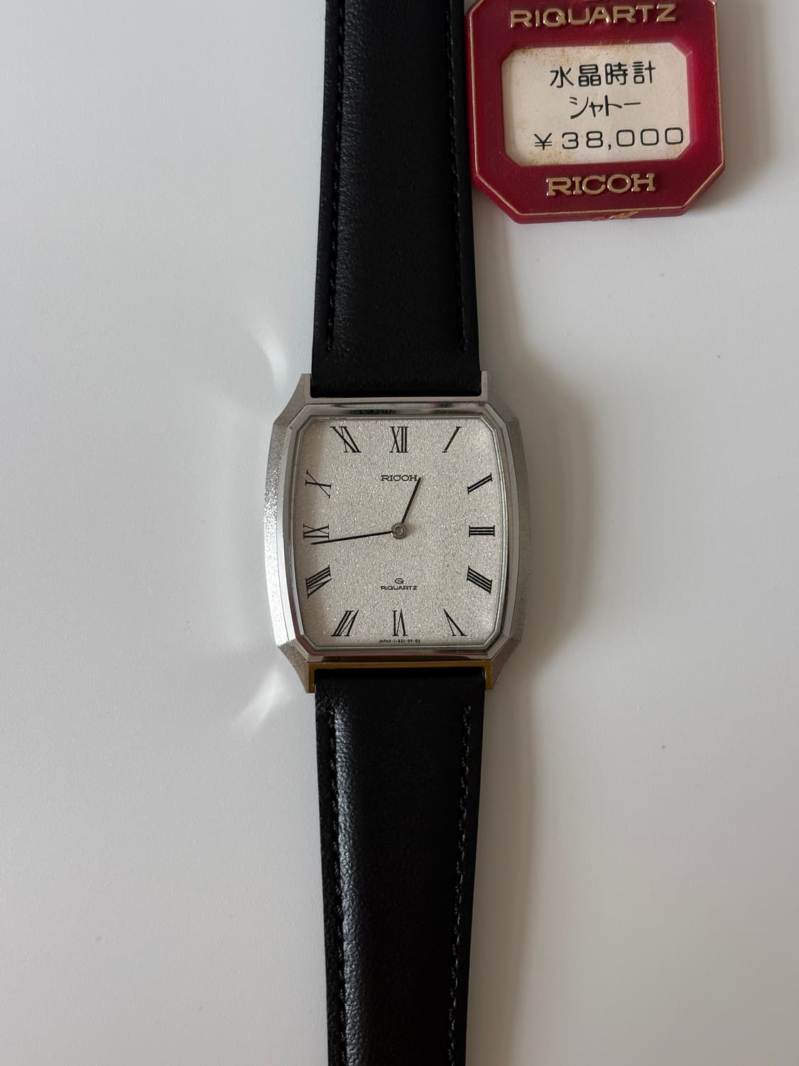 1980년대 펄 텍스처 다이얼 실버 탱크 쿼츠 남성 데드스탁 상품이미지1