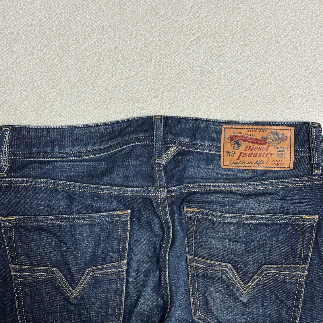 디젤 LARKEE 레귤러 스트레이트 데님팬츠 상품이미지4