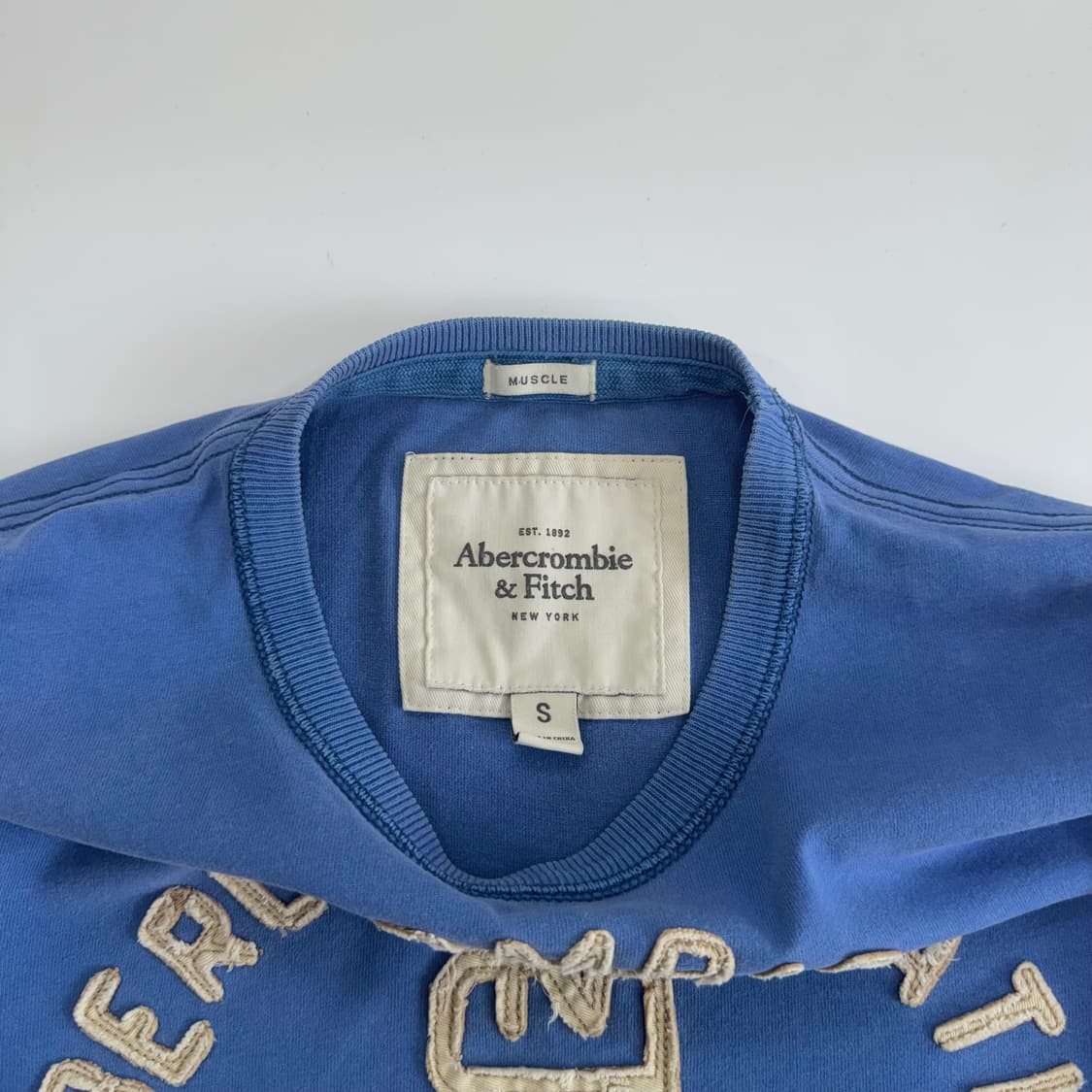 Abercrombie 아베크롬비 스펠아웃 로고 블루 롱슬리브 상품이미지5