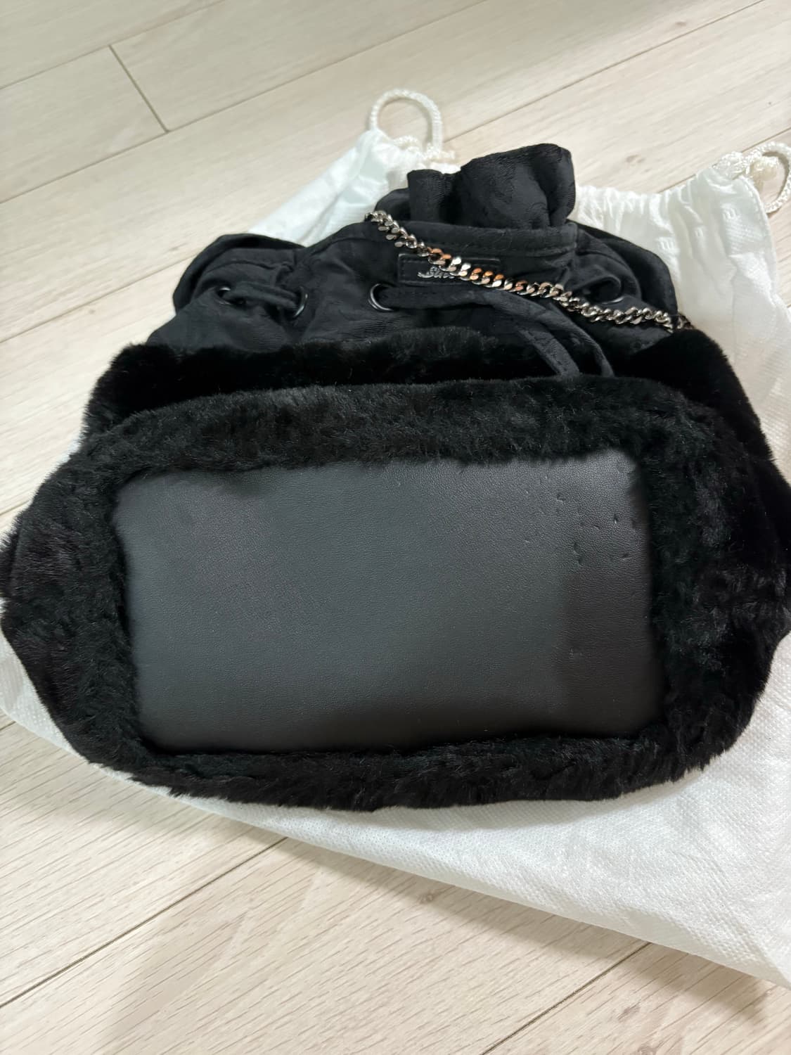 시눈 퍼 가방 블랙 컬러 상품이미지2