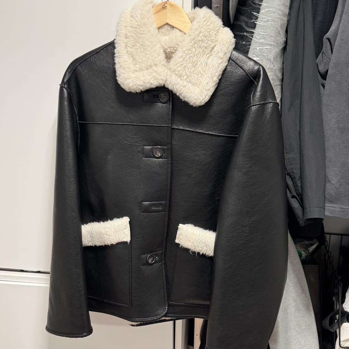 파사드패턴 빈티지 램스울 리버시블 무스탕 - 블랙 S 상품이미지5