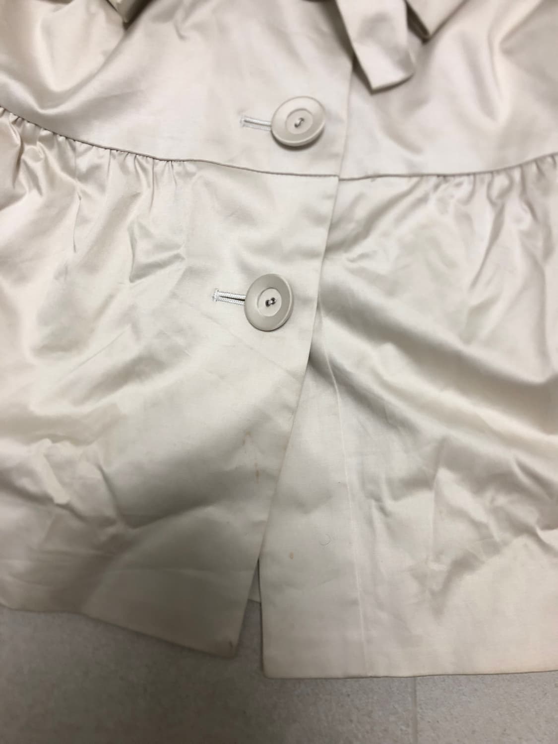 리본 오프숄더 트렌치 숏코트  상품이미지4