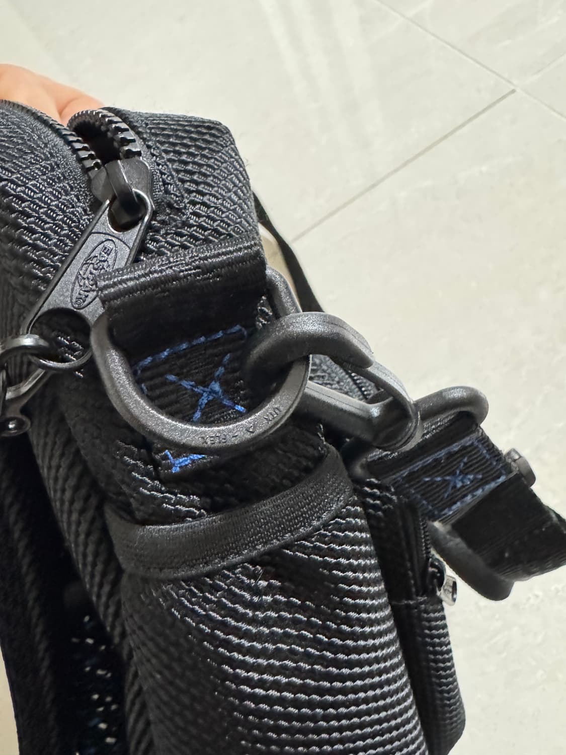 아더에러X이스트팩 숄더백 블랙 상품이미지6