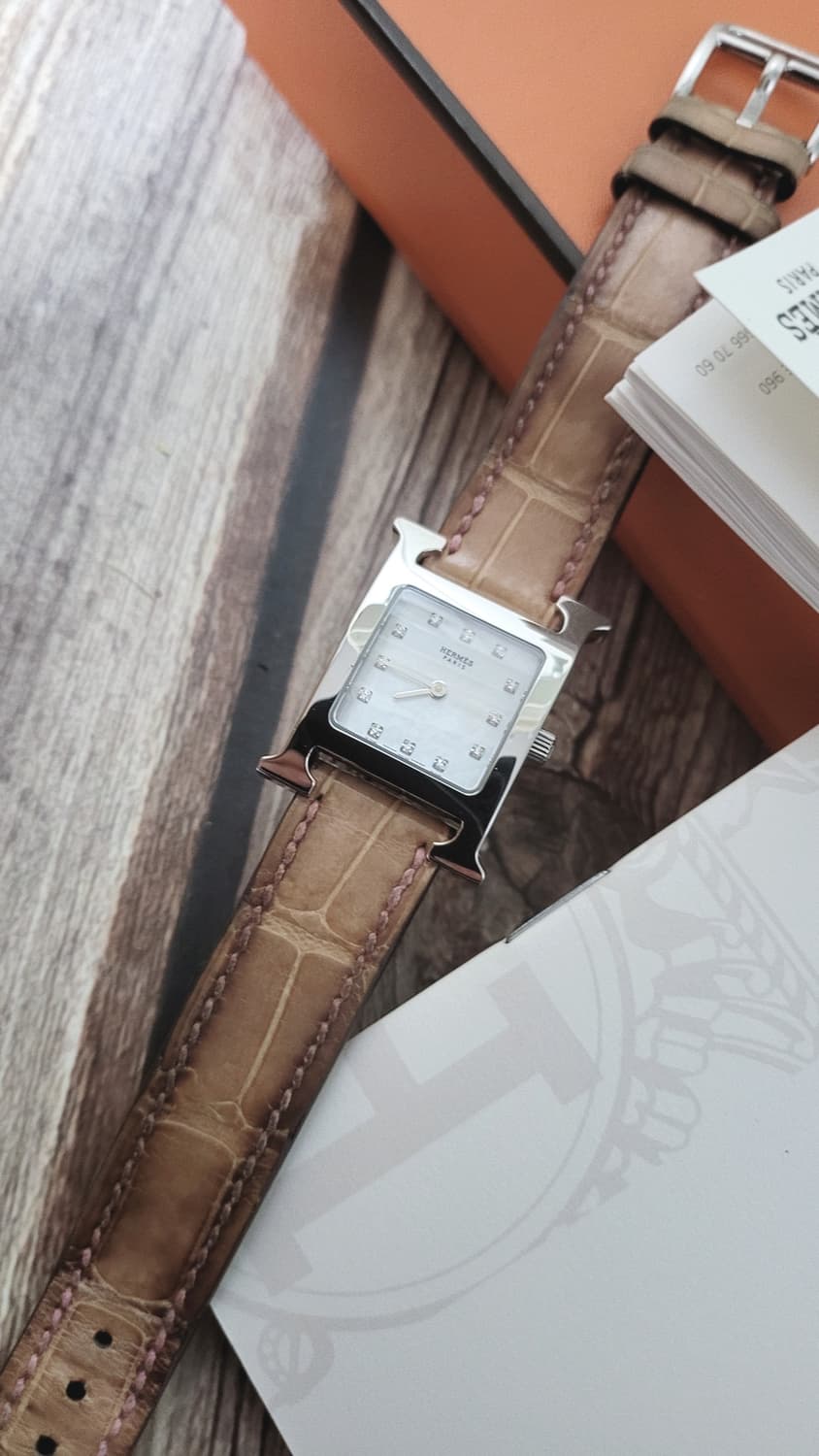 정품 에르메스 H아워 12P 펄 다이얼 다이아 악어스트랩 쿼츠시계 풀구성 상품이미지4