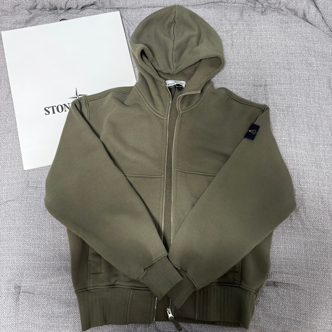 스톤아일랜드 25fw 밀리터리 그린 상품이미지1