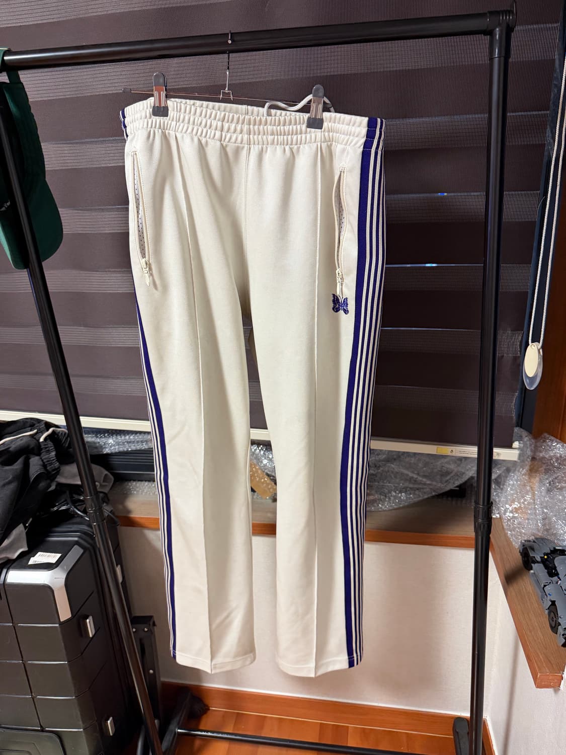 니들스 트랙팬츠 m 네로우핏 상품이미지1