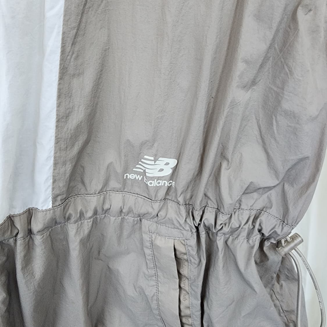 뉴발란스 배색 후드 바람막이 자켓 상품이미지3