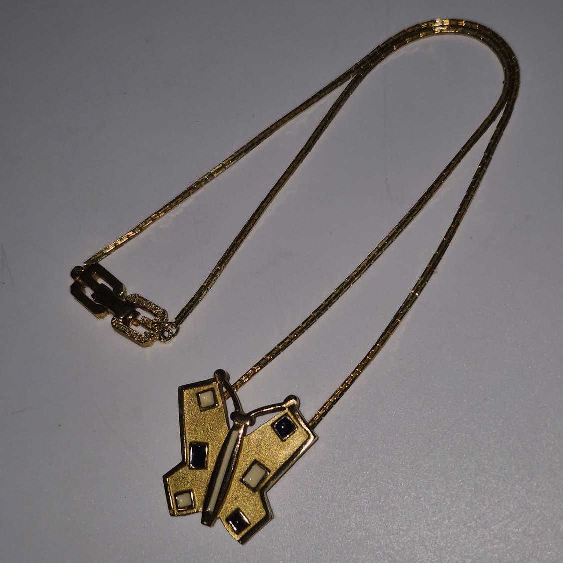 80s 지방시 골드 나비 조각 에나멜 칩 초커 상품이미지5