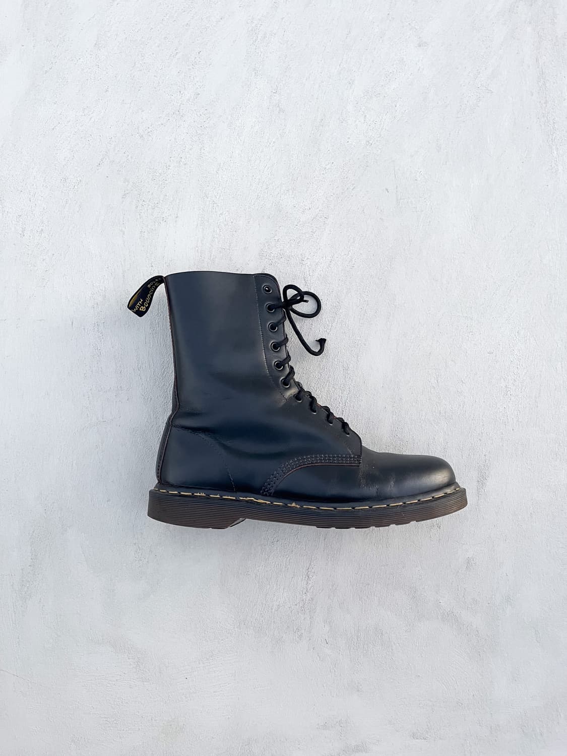 Dr. Martens 1490 MIE (UK 9) 10홀 상품이미지1