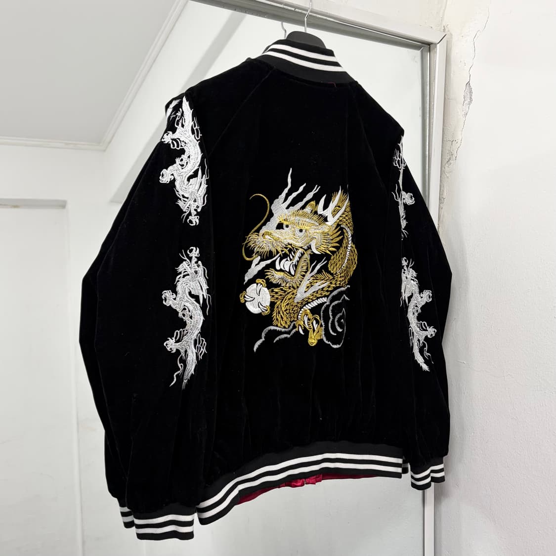 리버시블 벨벳 자수 스카쟌 자켓 상품이미지1