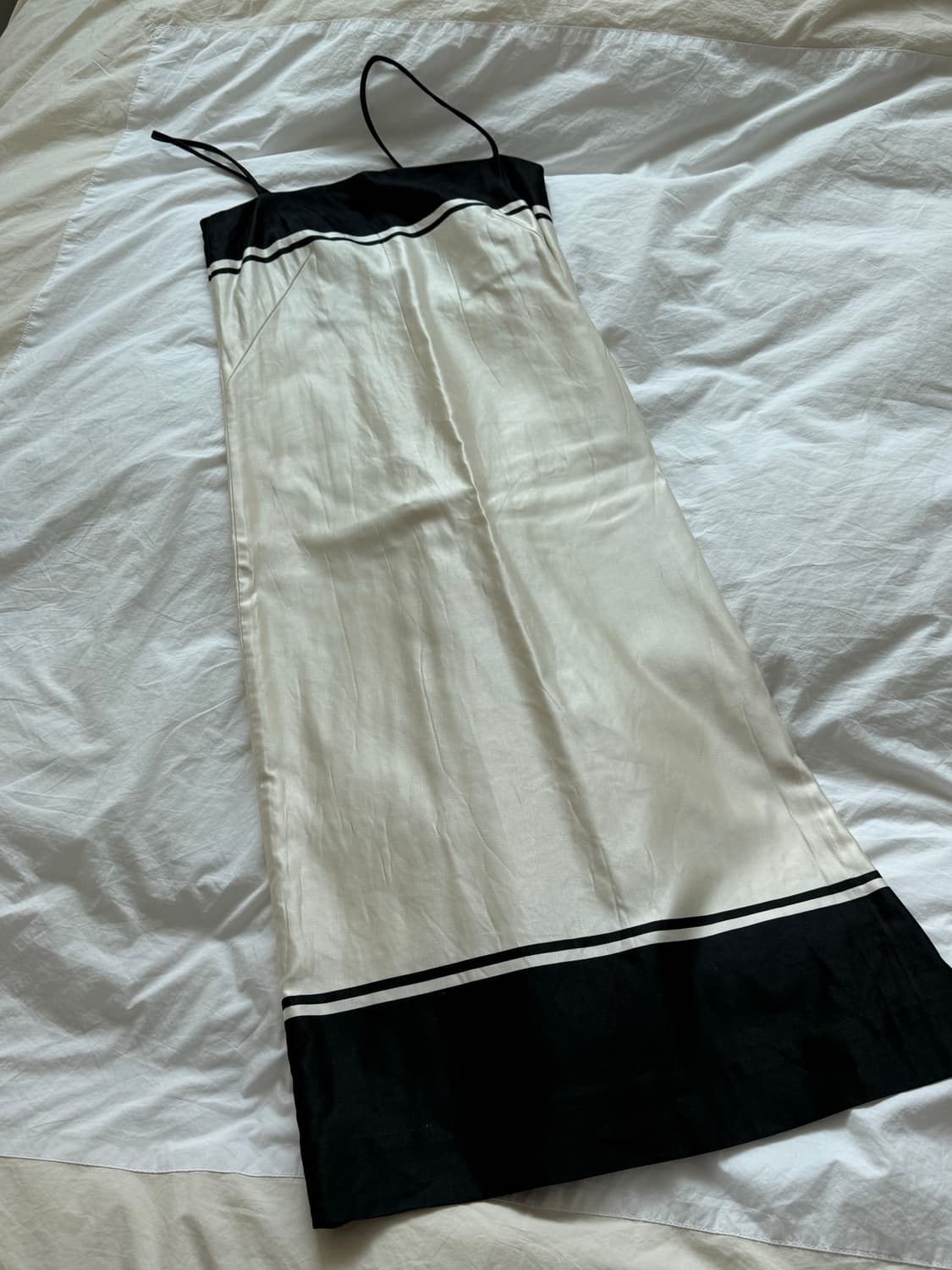 앤아더스토리즈 새틴 슬립 원피스 상품이미지5