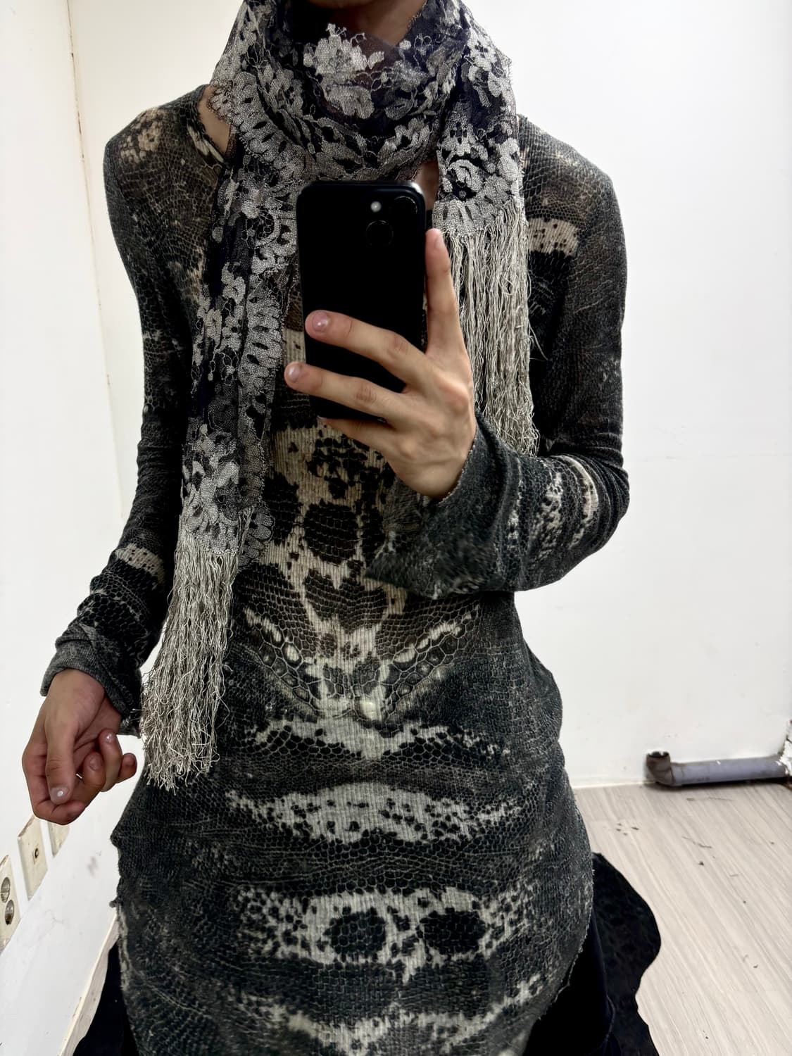 “Vintage” Grey Oriental Scarf 상품이미지1