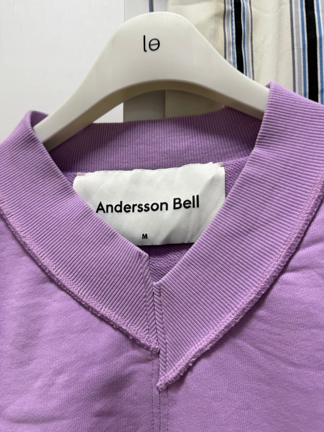 앤더슨벨 Andersson Bell V넥 스웻셔츠 퍼플 (M) 상품이미지3