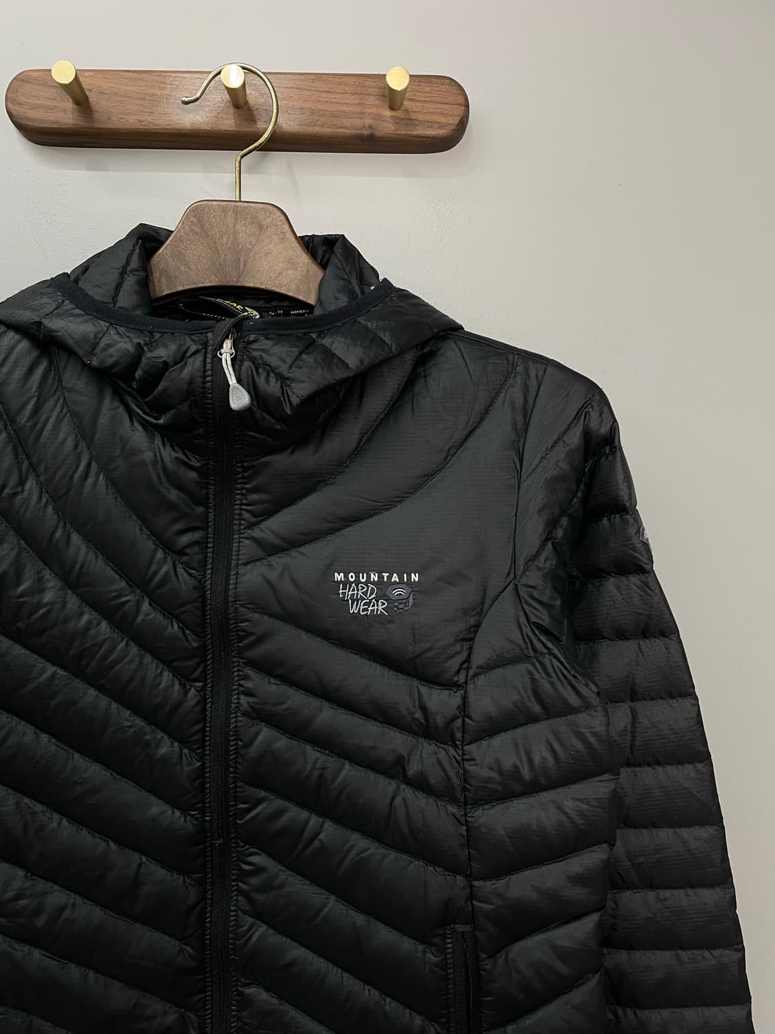 마운틴 하드웨어 블랙 경량 다운 패딩 H975 상품이미지3