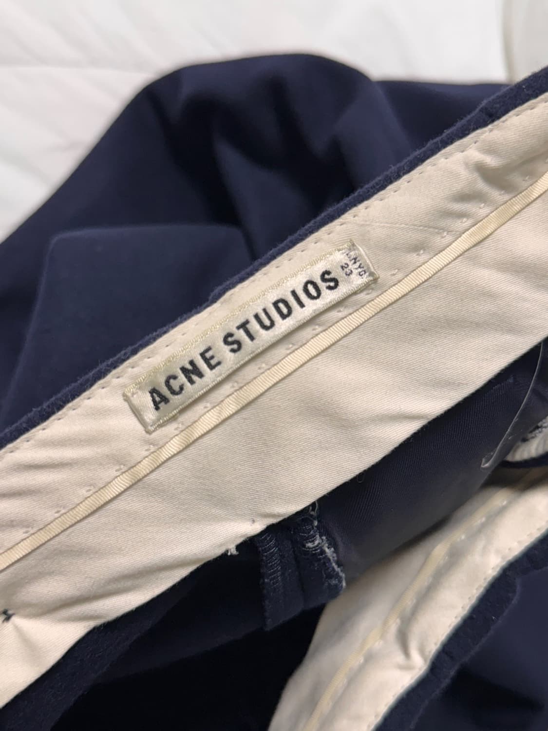 ACNE STUDIOS 와이드핏 울팬츠 네이비 상품이미지4