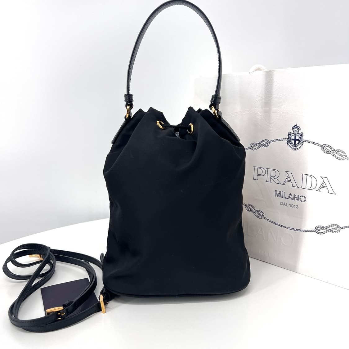 프라다 삼각로고 나일론 테수토 버킷백 블랙 상품이미지4