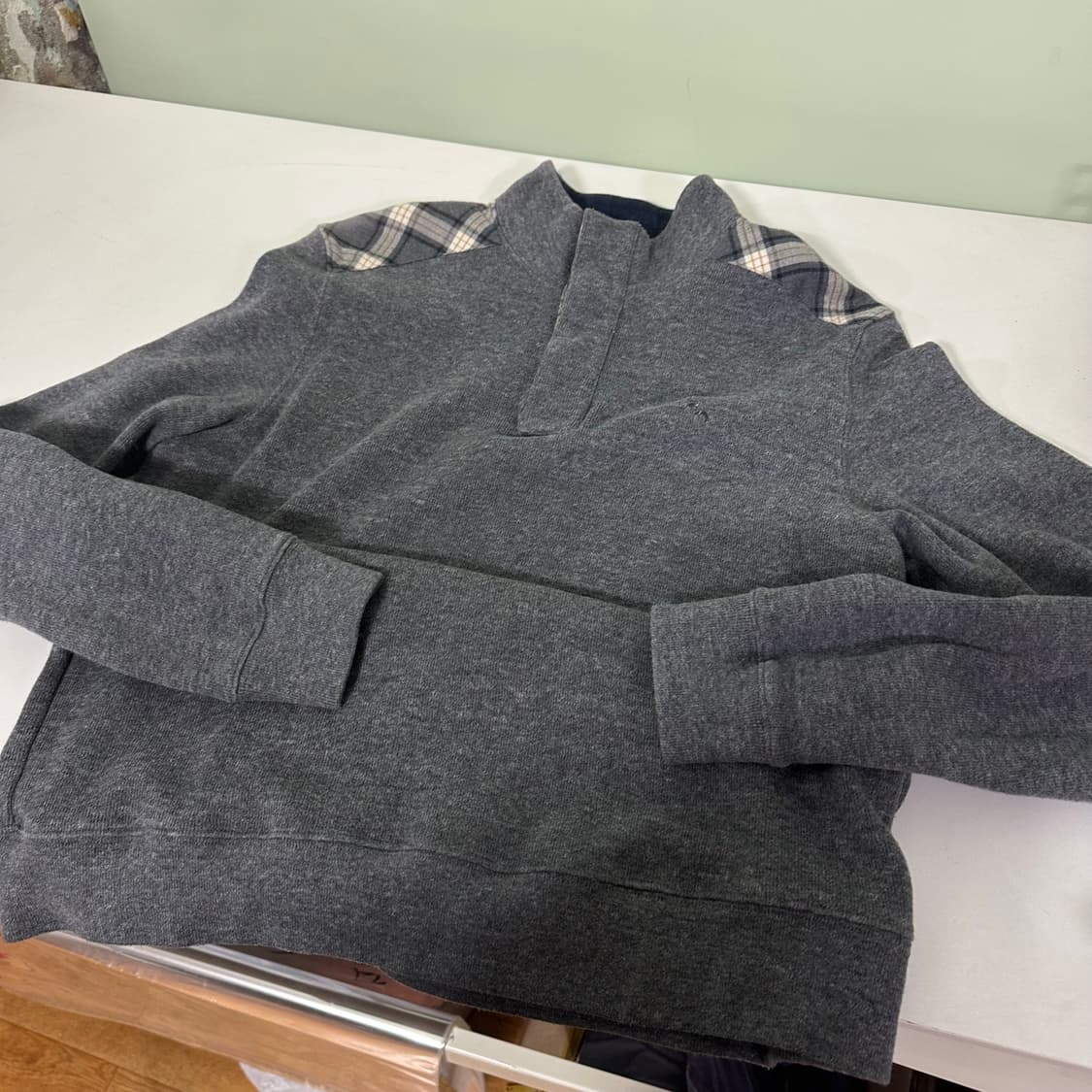 M 95-100 헤지스 그레이 기본로고 어깨체크 헨리넥맨투맨 상품이미지2