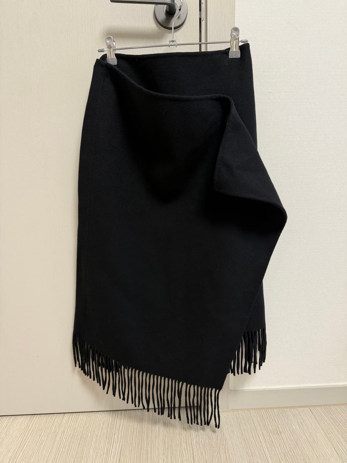(새상품) 코스 프린지 울 미디 랩 스커트 34사이즈 상품이미지4