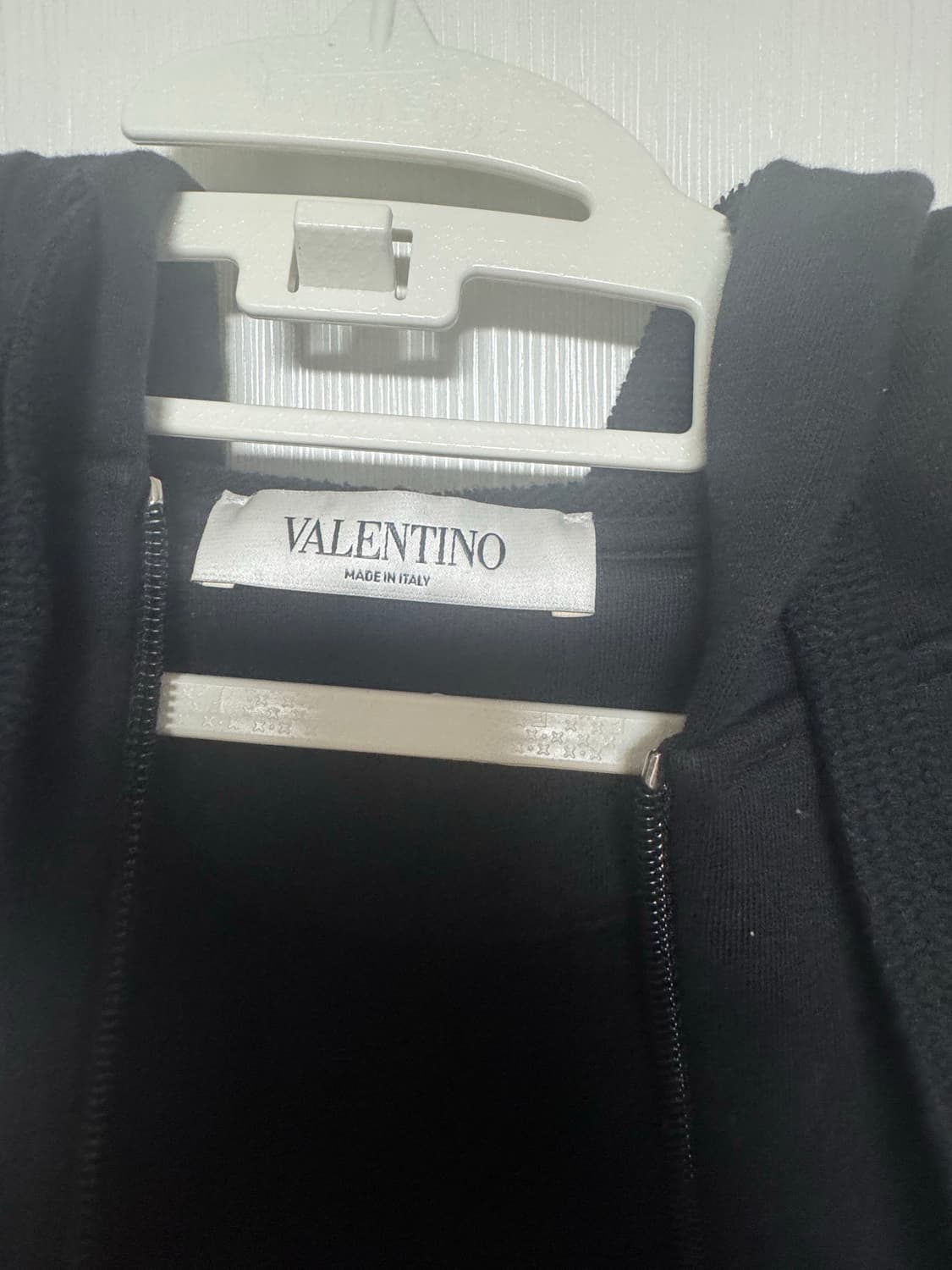 발렌티노 블랙 V 로고 후드 집업 상품이미지2