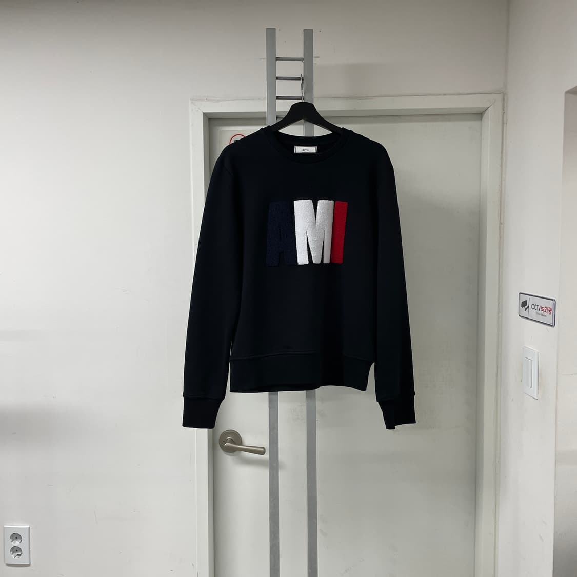 AMI 빅로고 블랙 맨투맨 M 상품이미지1