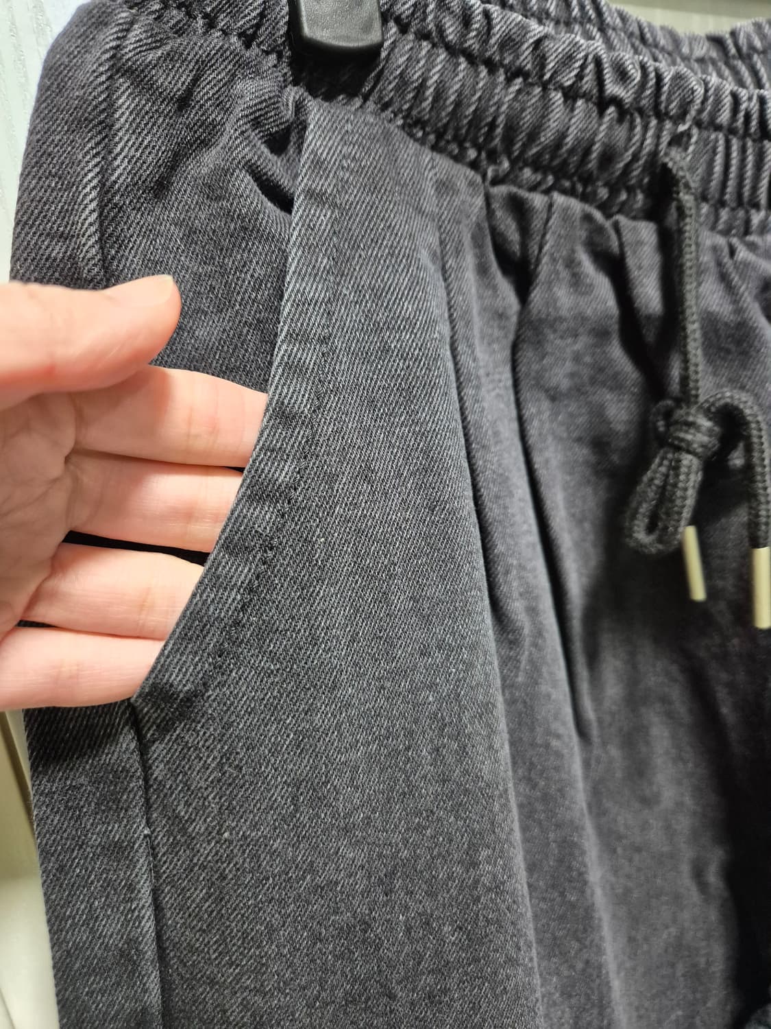 (세일)(새상품)워싱 데님 카고 조거 팬츠. 블랙 상품이미지4