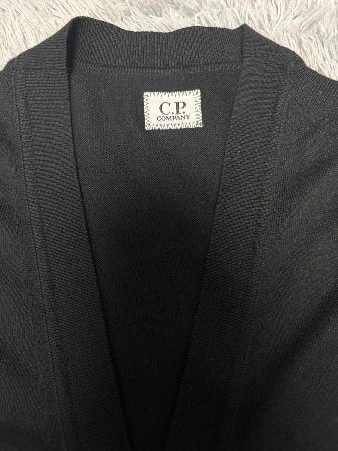 [새상품급] CP컴퍼니 렌즈 와펜 가디건 상품이미지3