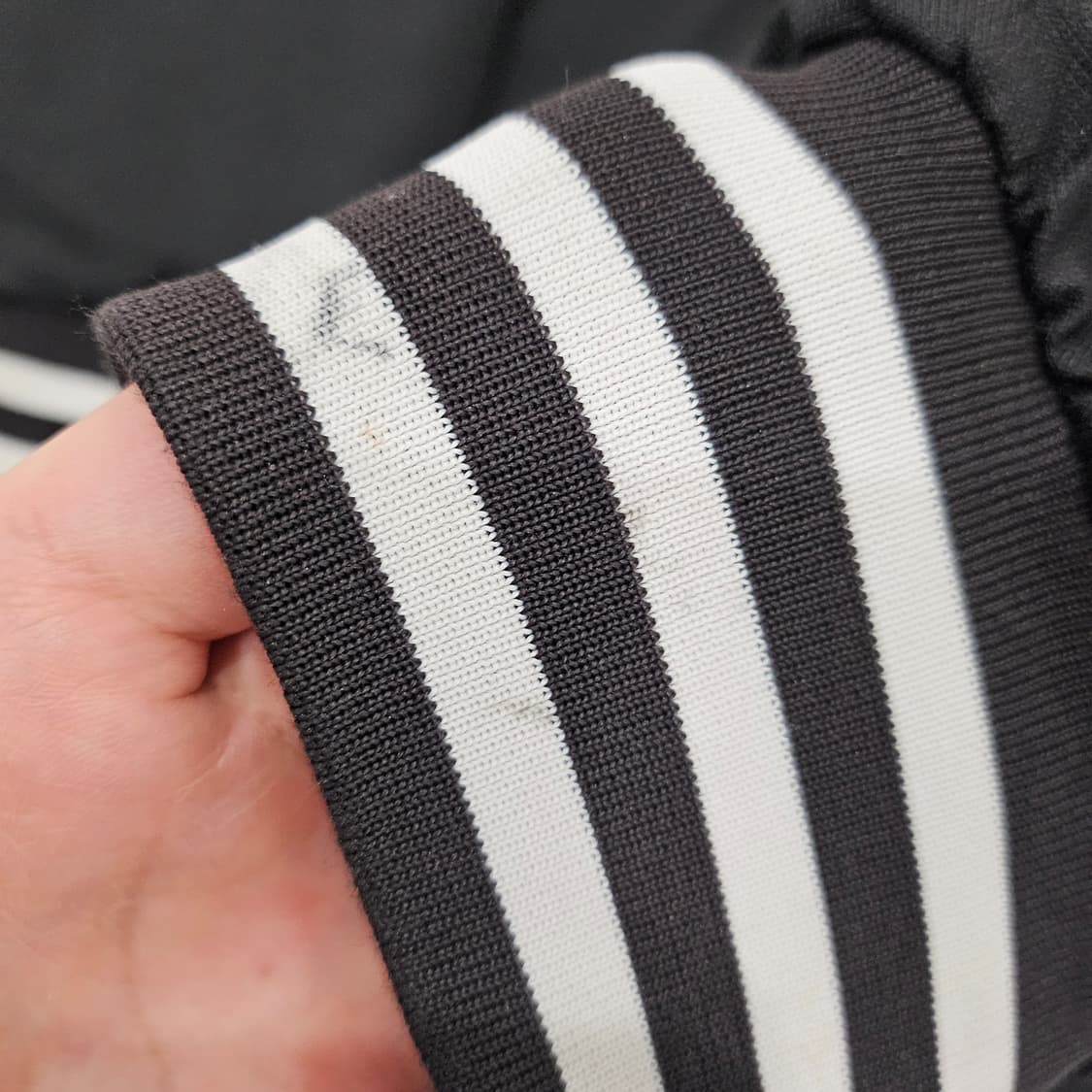 아디다스 마샬이츠 백로고 자켓
L 상품이미지4