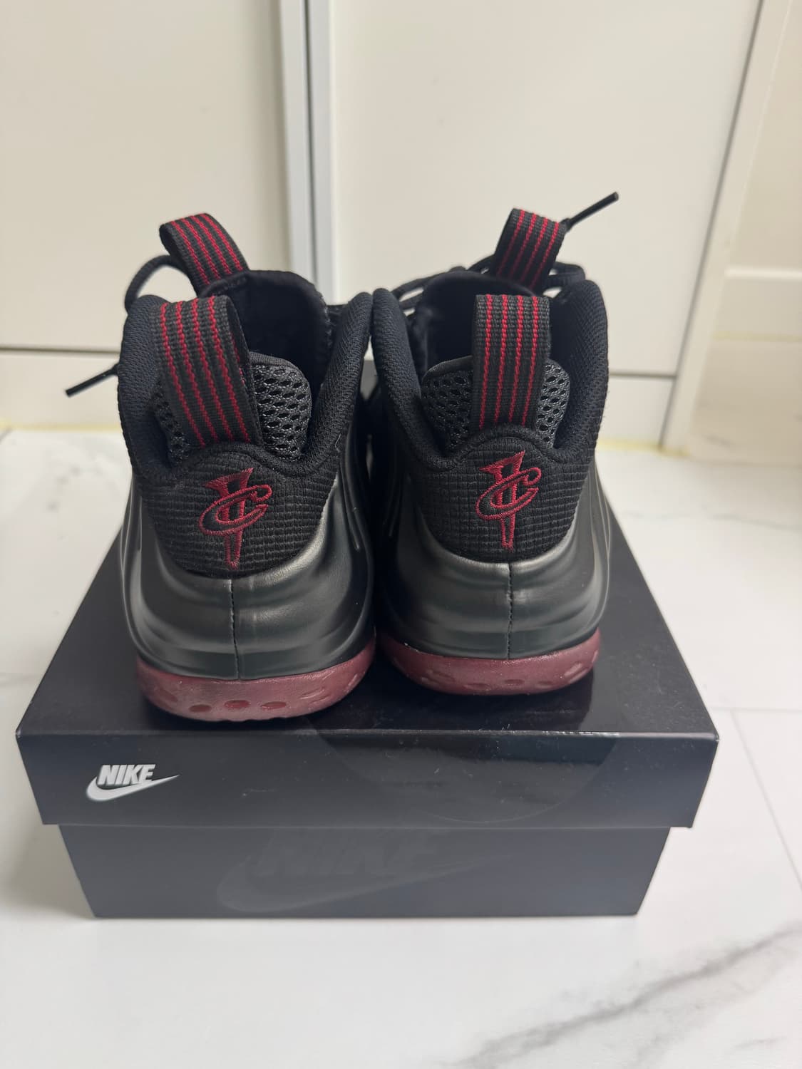 나이키 에어 폼포짓 원 250 상품이미지3