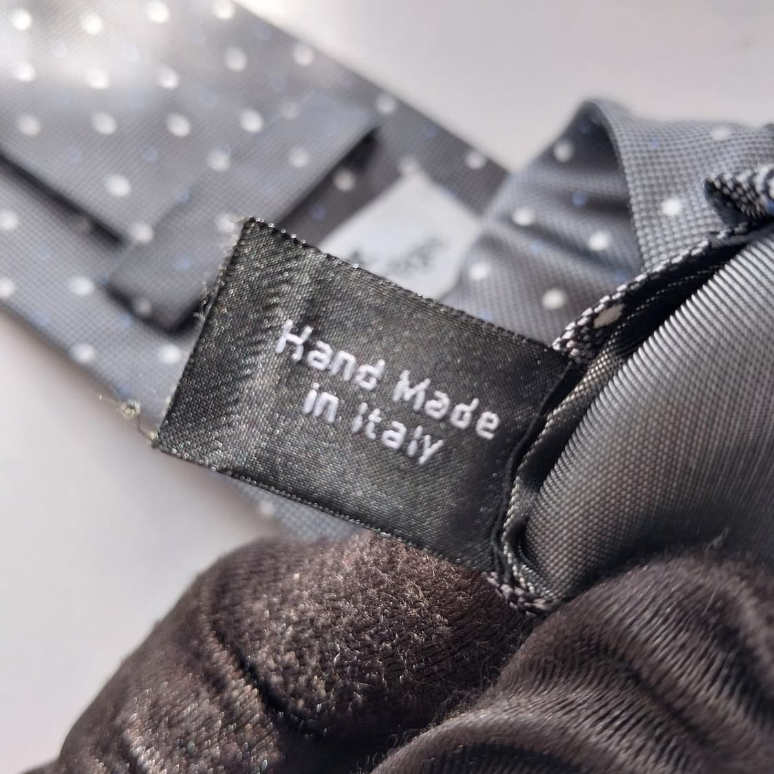 꾸레쥬 실크 그레이 도트 패턴 넥타이 9.2cm A+~A등급 K2353
 상품이미지10