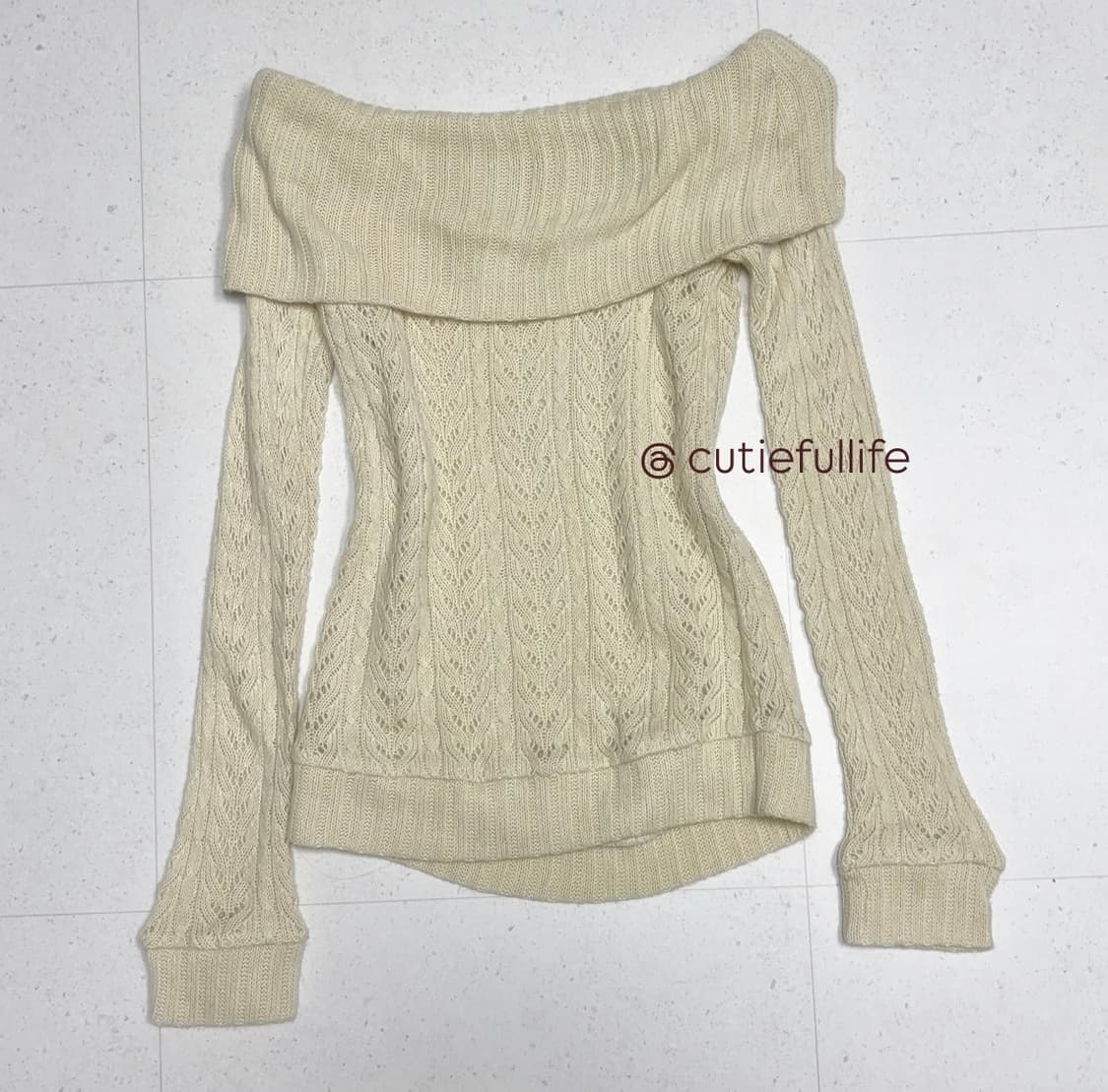 리즈리사 코리락쿠마깔 오프숄더니트 상품이미지2