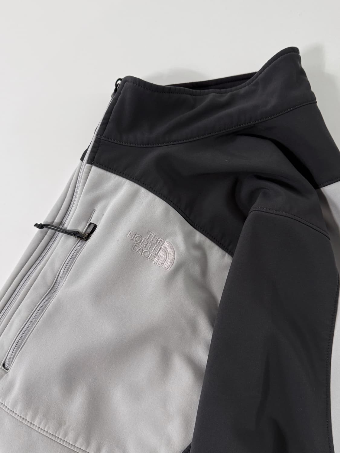 노스페이스 루즈핏 그레이 배색 테크니컬 소프트 쉘 자켓  상품이미지3