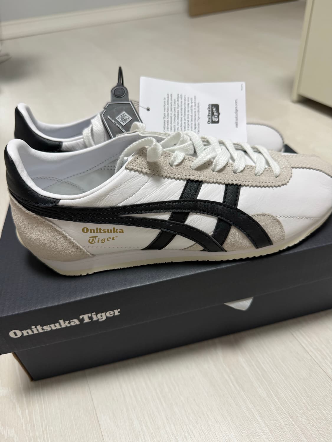 오니츠카카이거 블랙화이트 상품이미지1