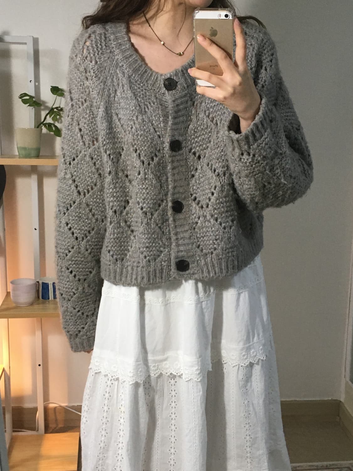 그레이 크롭 펀칭 가디건 상품이미지2