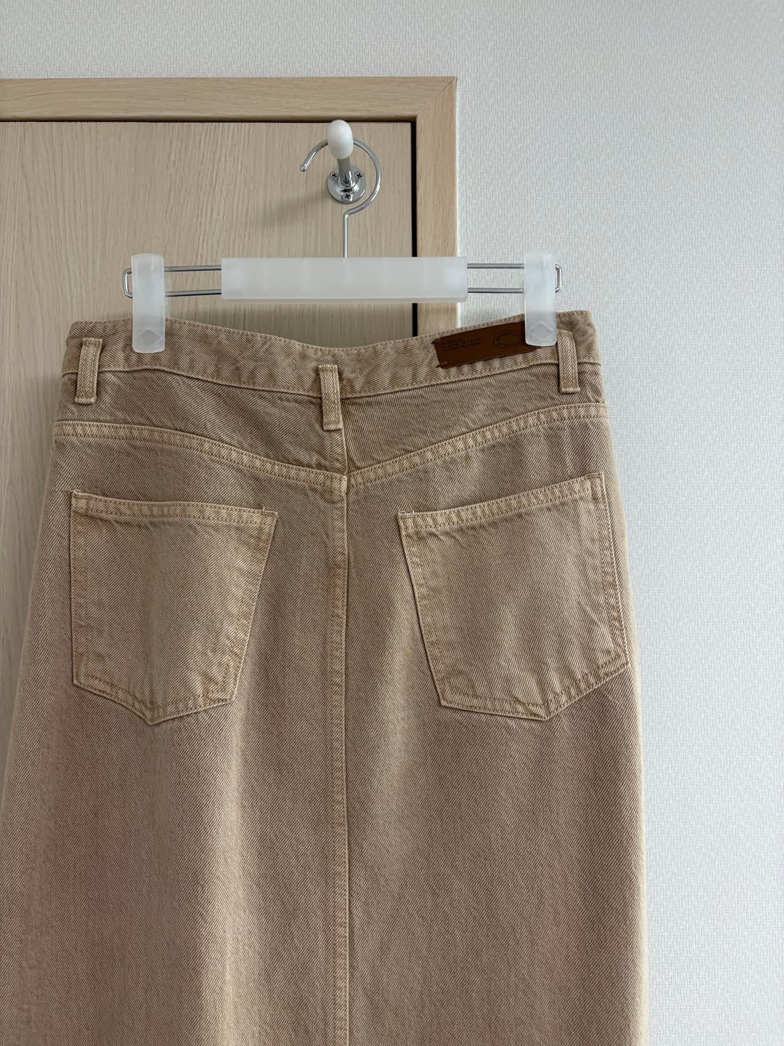 강민경 아비에무아 데님 롱스커트 베이지 상품이미지5