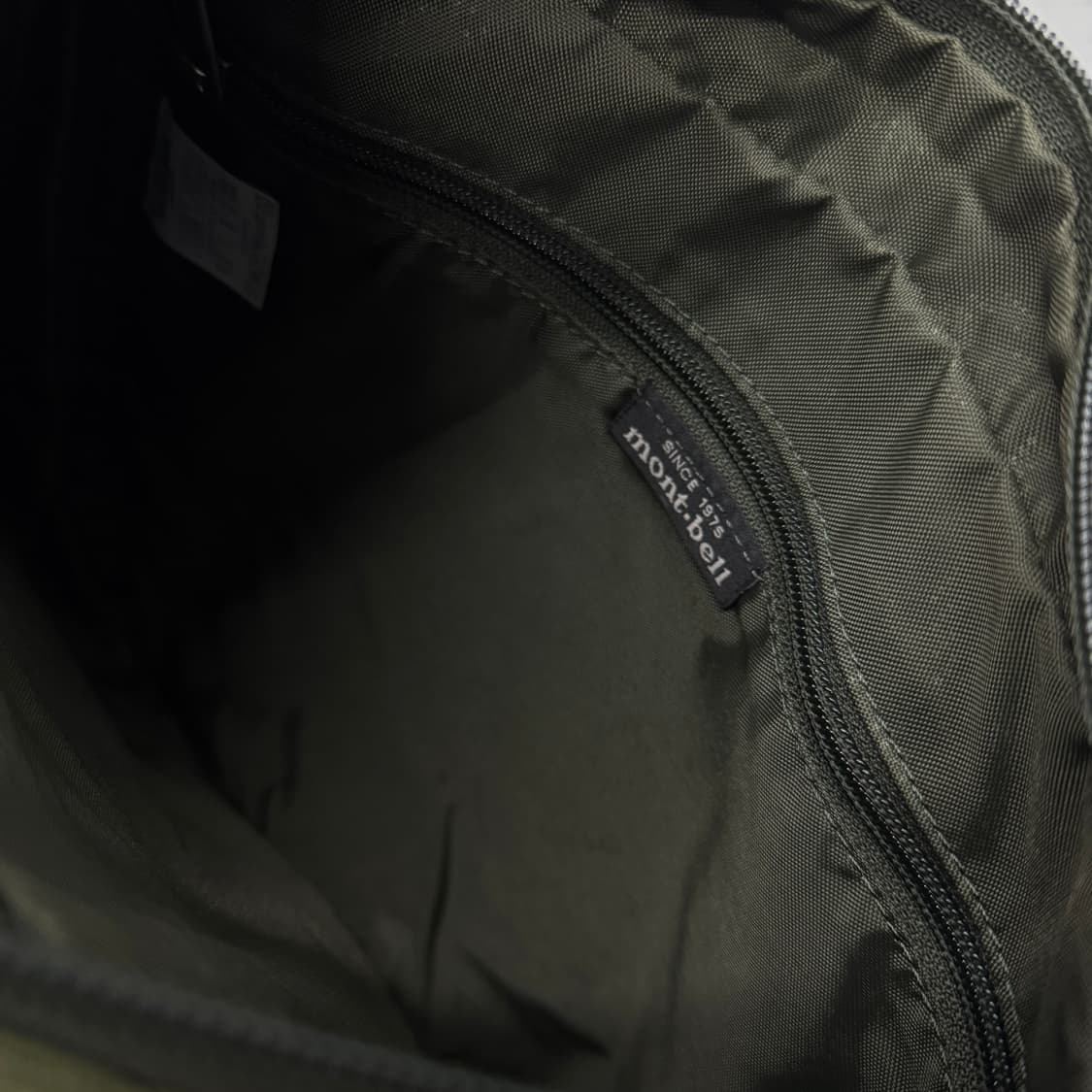 몽벨 고프코어 나일론 미니 크로스백 상품이미지4