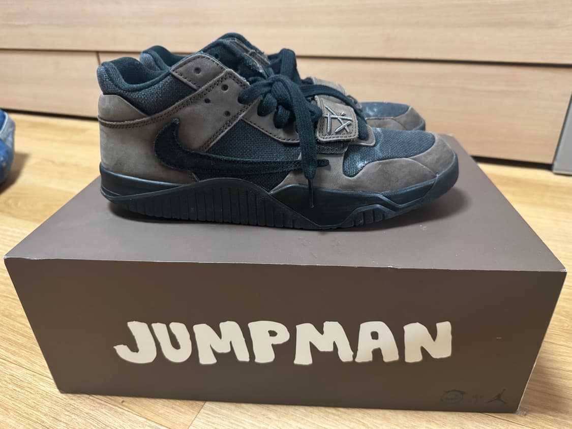 조던 x 트래비스 스캇 점프맨 잭 TR 블랙 앤 다크 모카 상품이미지1